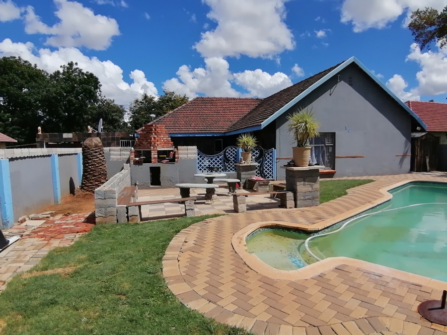 4 Bedroom Property for Sale in Stilfontein Ext 4 North West
